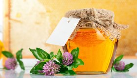 Come eliminare le etichette dai barattoli