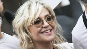 Paola Barale si taglia i capelli: svela il nuovo look su Instagram ed è un successo