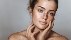 Tutto quello che devi sapere sulla pelle sensibile e come prendersene cura