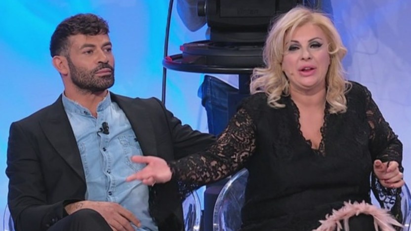 U&D, Costanzo critica Tina Cipollari: “Dovrebbe comportarsi da signora”