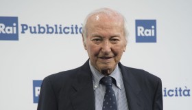 Piero Angela compie 90 anni: la moglie Margherita e i figli Alberto e Christine