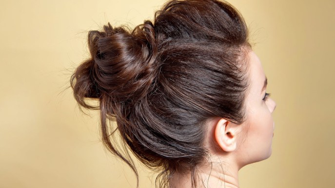 L’acconciatura delle feste: lo chignon spettinato