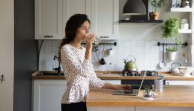 Bere acqua frizzante fa male?