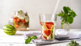 Acqua aromatizzata: cos’è e quali benefici a dieta