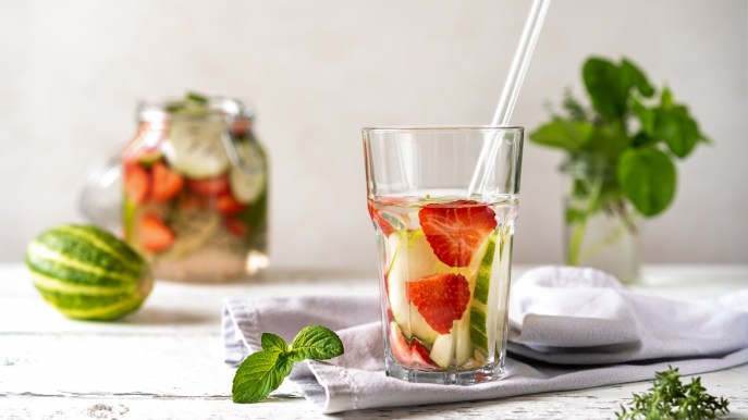 Acqua aromatizzata: cos’è e quali benefici a dieta