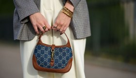 Hobo bag, idee di stile per portare la borsa dell’estate 👜