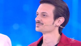 Amici, Fabio Rovazzi sostituisce Ricky Martin per una sera