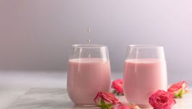 Latte rosa: come integrarlo nella dieta per uno sprint in più