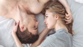 Cos’è e come funziona il Triangle Method, la tecnica di seduzione diventata virale su TikTok