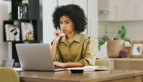 Mangiarsi le unghie: gli alleati da usare per smettere questa brutta abitudine