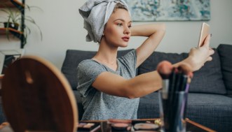 Asciugare i capelli in estate: scopri i metodi migliori e senza calore!