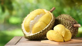 Durian, proprietà e benefici del frutto che puzza