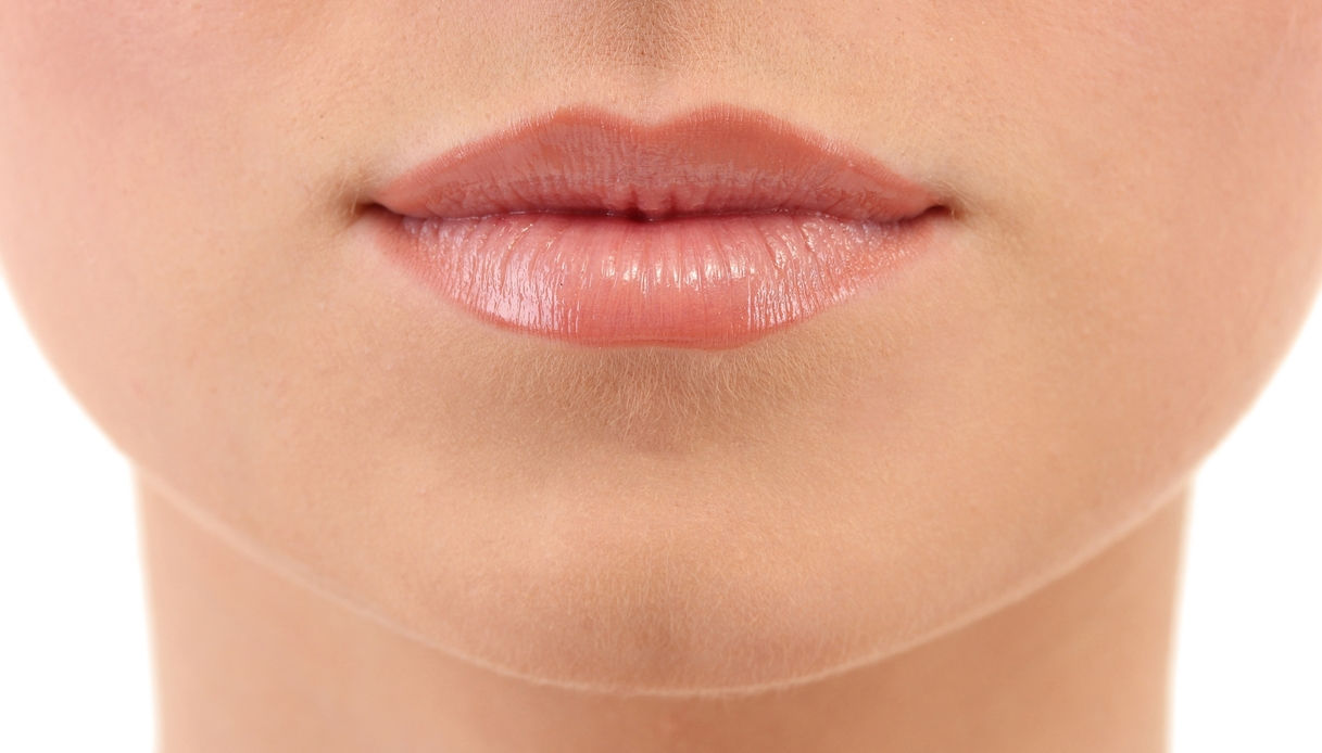 Donna con rossetto nude