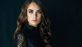 Se le donne amano vestirsi di nero, c’è un perché: lo rivela la scienza