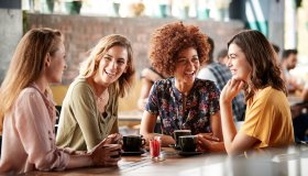 Di quanti amici abbiamo (davvero) bisogno nella vita?