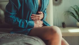 Dolore all’ombelico: possibili patologie e rimedi