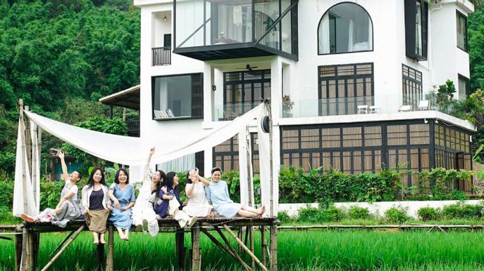 Comprano una villa per stare insieme tutta la vita: la scelta di 7 amiche