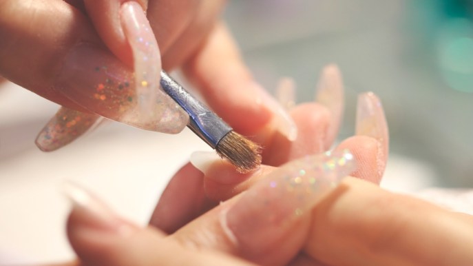 Ricostruzione delle unghie con il gel: vantaggi e controindicazioni da sapere