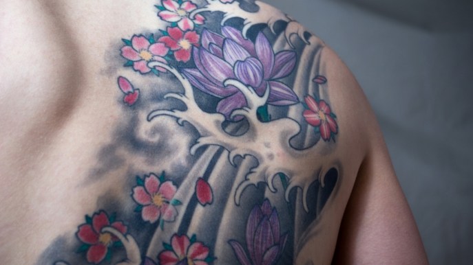Tatuaggio con il fiore di loto, un simbolo dai significati profondi