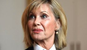 Olivia Newton John: l’incubo del cancro al seno è tornato