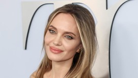 Angelina Jolie, flirt con Chris Hemsworth. E la figlia va da papà Brad Pitt