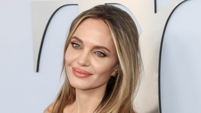 Angelina Jolie, flirt con Chris Hemsworth. E la figlia va da papà Brad Pitt