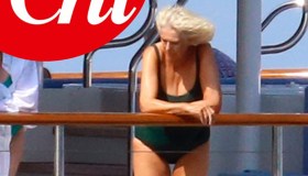 Camilla, fuga al mare senza Carlo. L’umiliazione sul suo futuro