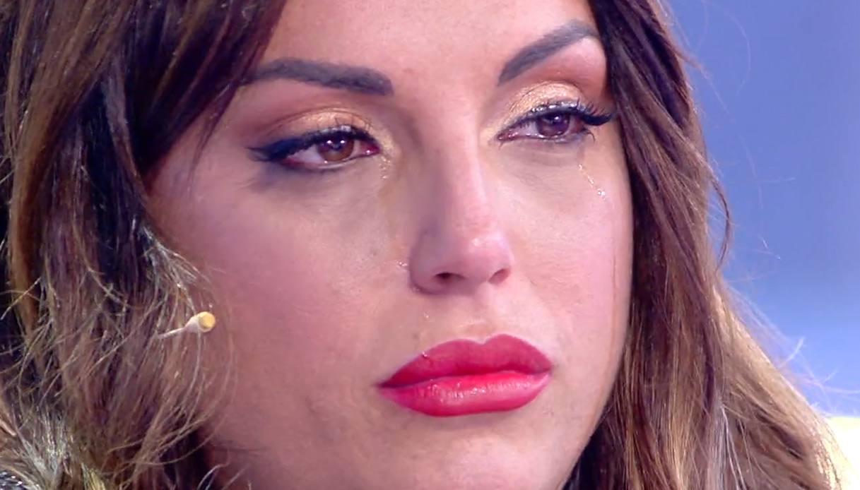 Domenica Live, la De Andrè si confessa e lascia la D’Urso senza parole