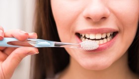 Spazzolino da denti: dove tenerlo, come conservarlo e quando cambiarlo