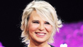 Emma Marrone e Alessandra Amoroso duettano, la reazione emozionante di Maria De Filippi