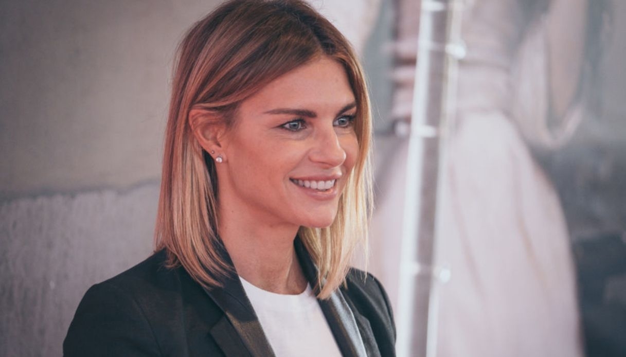 Martina Colombari svela su Instagram il suo nuovo look