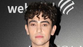 Michele Bravi torna sul palco e si commuove parlando dei mesi difficili