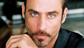 Raz Degan, la nuova vita dopo l’addio alla tv (e a Paola Barale)