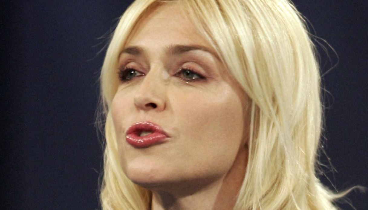 Paola Barale: “Io fluida? Non amo distinguere”