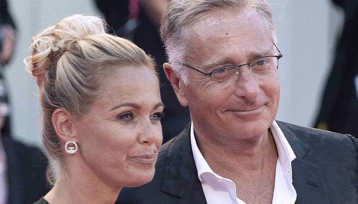Paolo Bonolis posa con l’ex moglie Diane Zoeller: evento raro
