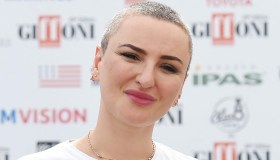 Arisa svela la verità sui suoi capelli cortissimi a Detto Fatto