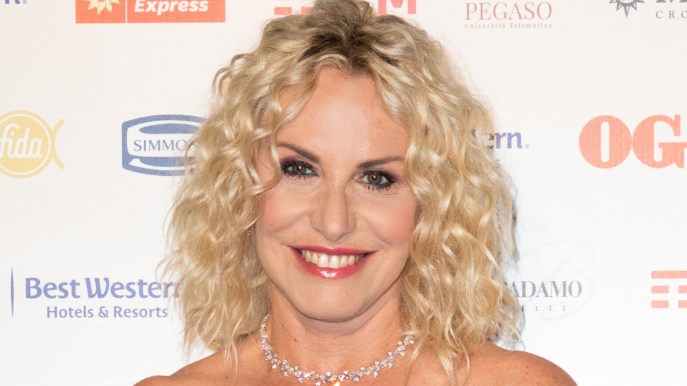 Antonella Clerici, abito lungo e tacchi rossi per la finale dello Zecchino D’Oro