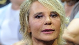 De Filippi, pranzo con un uomo misterioso. E fa una confessione sulla Ferilli