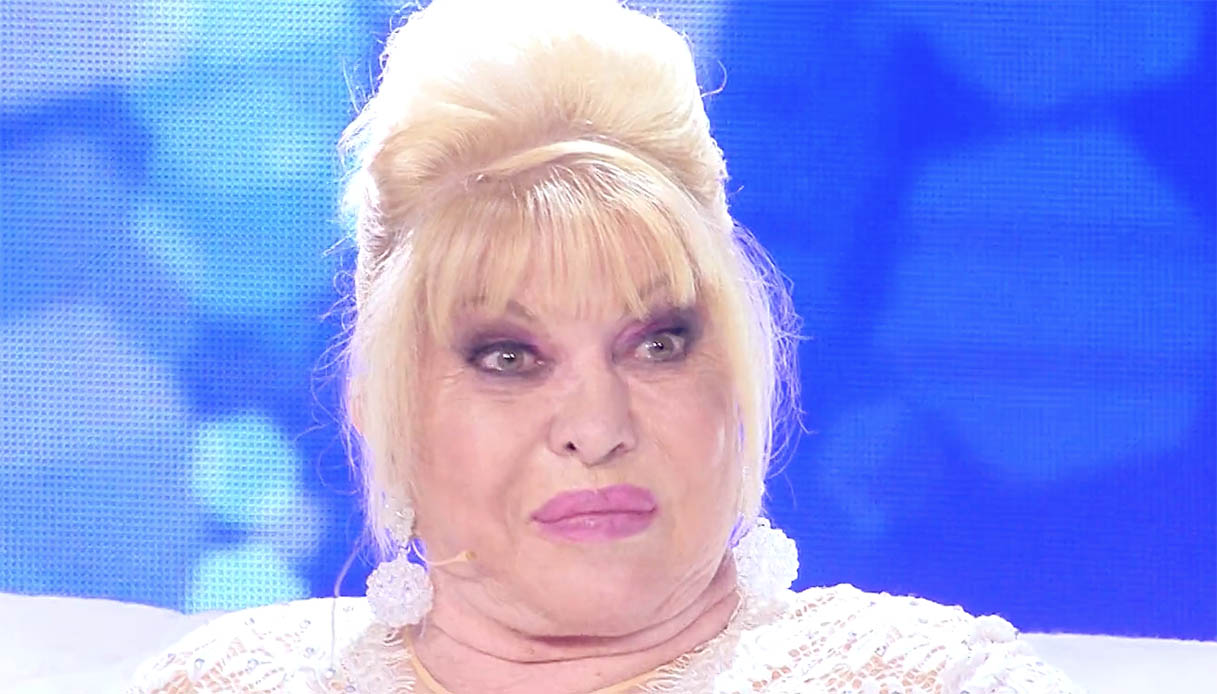 Live – Non è la D’Urso: Ivana Trump svela la verità su Rubicondi e sui figli