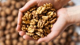 Noci: proprietà nutrizionali, benefici e come consumarle a dieta