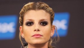 Emma Marrone non sarà più bionda: “I medici mi sconsigliano la tinta”