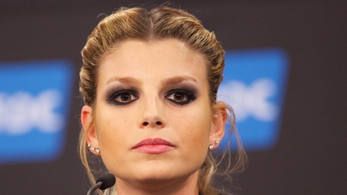 Emma Marrone non sarà più bionda: “I medici mi sconsigliano la tinta”