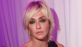 Paola Barale svela perché finì con Gianni Sperti e parla di Maria De Filippi