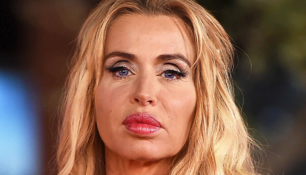 GF Vip, Valeria Marini entra nella casa e affronta Rita Rusic