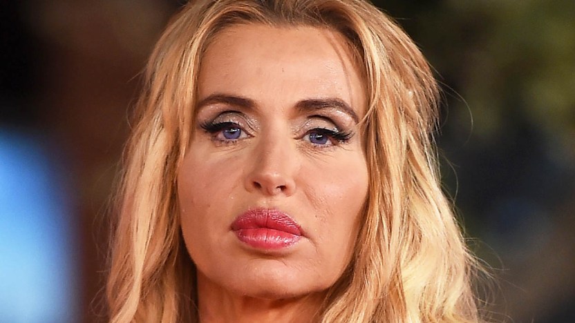 GF Vip, Valeria Marini entra nella casa e affronta Rita Rusic