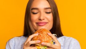 Dieta o anti-dieta? Il peso ideale mangiando solo ciò che piace