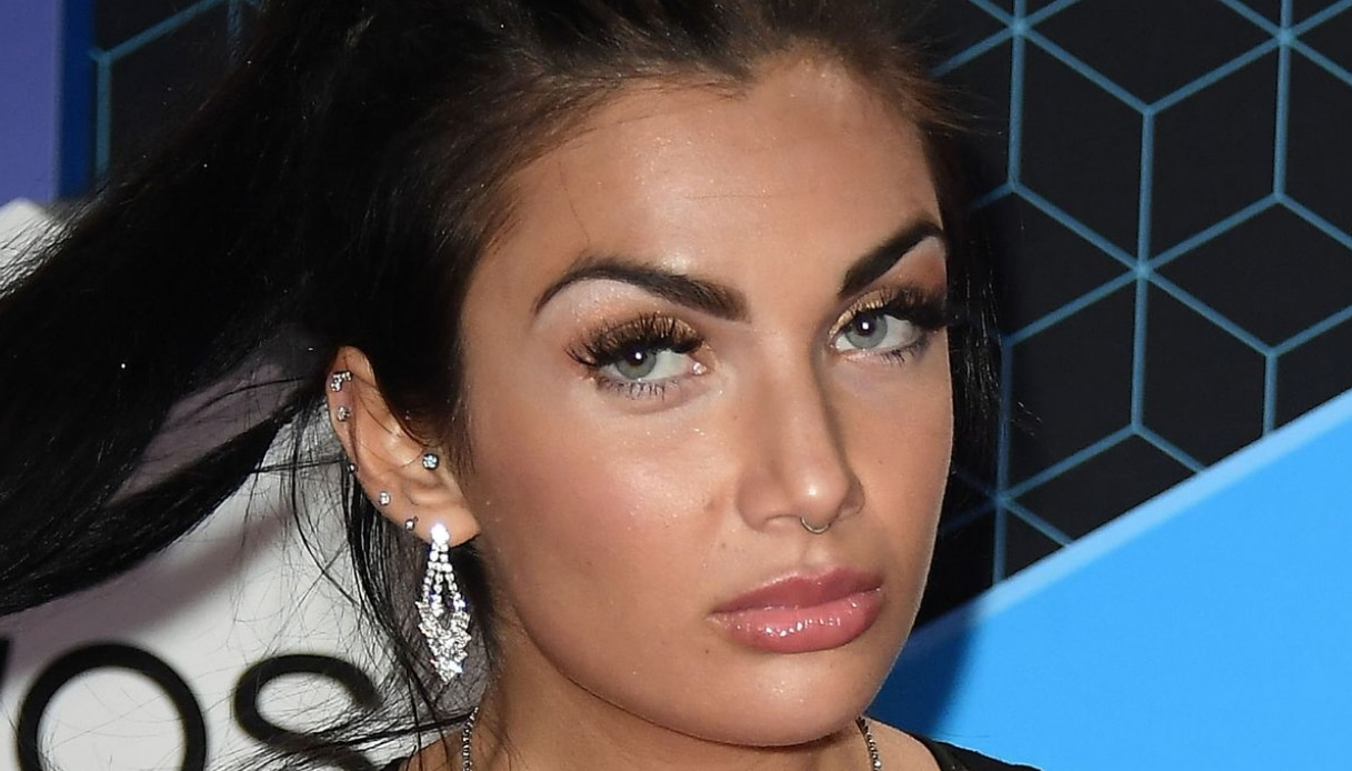 Elettra Lamborghini annulla due incontri con i fan per il Coronavirus