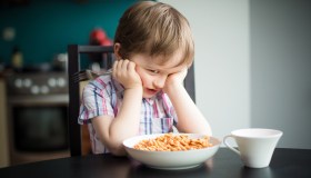 Arfid, cos’è e come si riconosce la sindrome del bambino schizzinoso