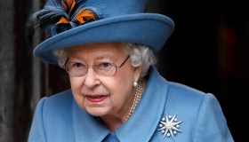 La Regina Elisabetta lascia Buckingham Palace e cancella gli eventi pubblici