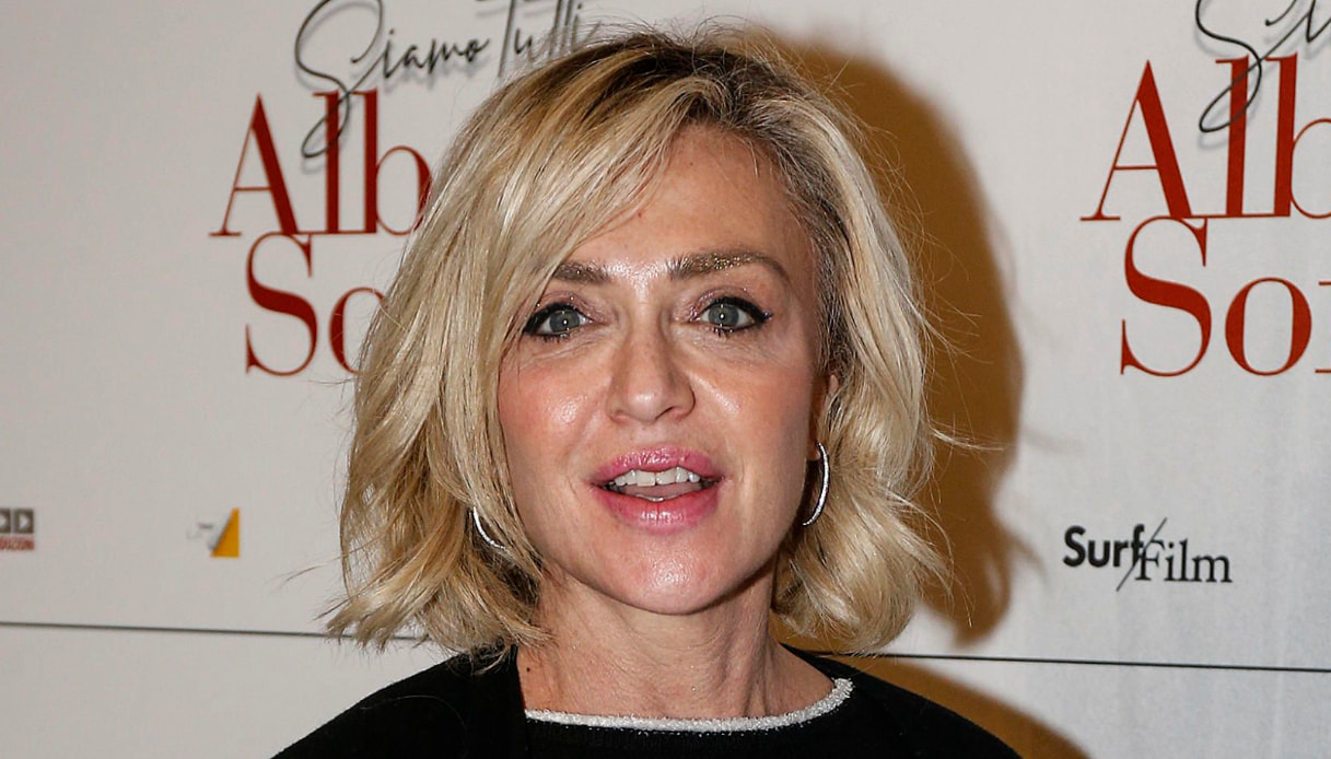 Paola Barale festeggia il compleanno da sola e svela perché non è più in tv